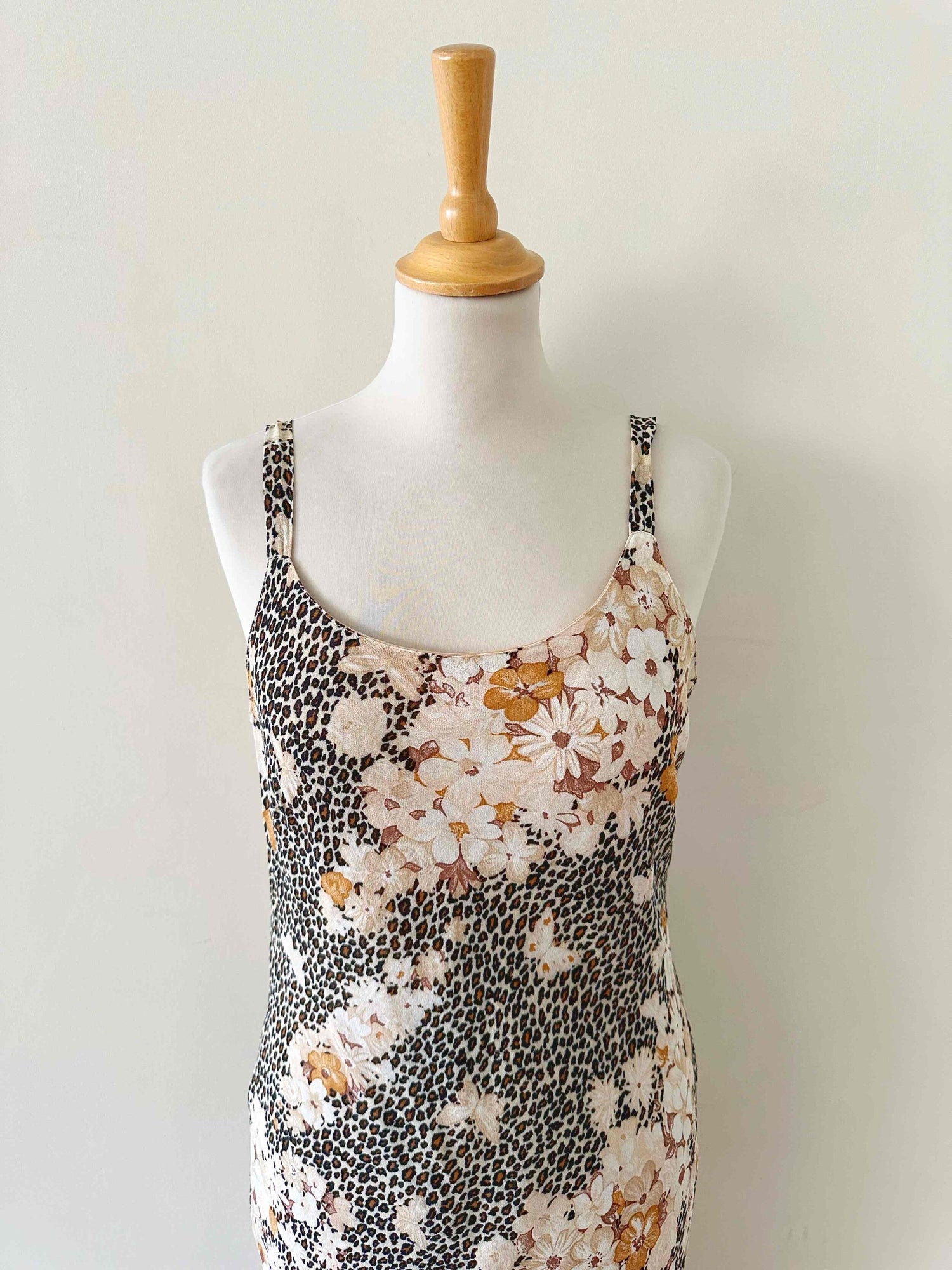 Leopard print dress with flowers