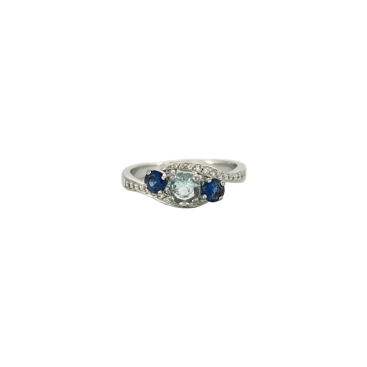 Bague or gris, aigue-marine, saphirs et diamants