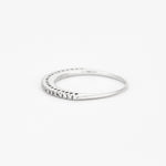Demi-alliance en or blanc et diamants