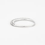 Demi-alliance en or blanc et diamants