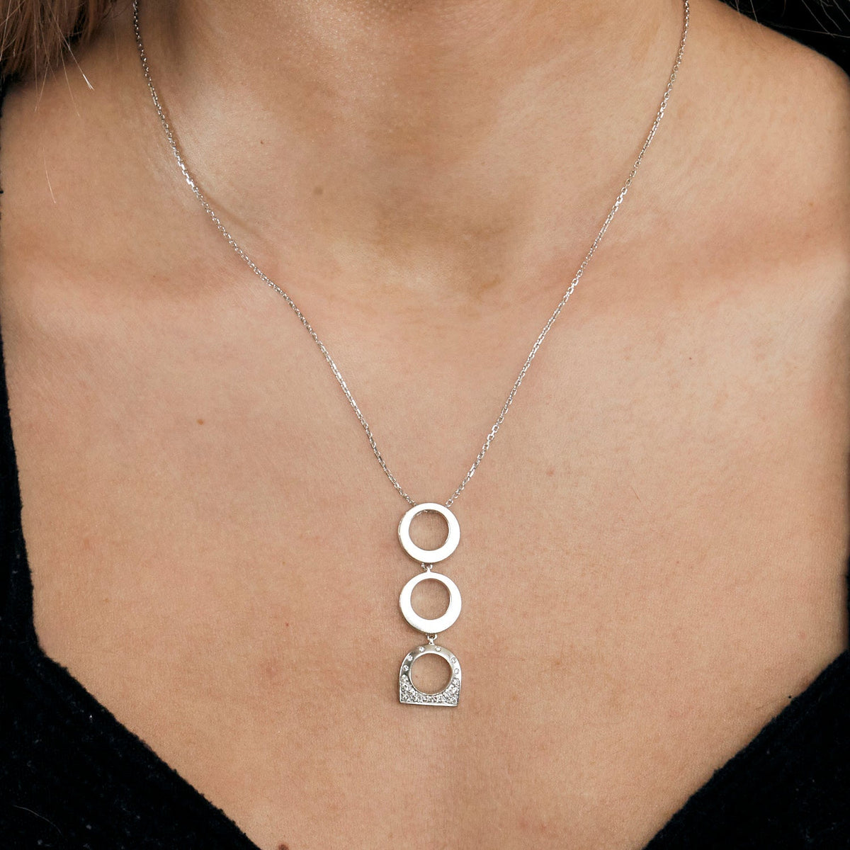 FRED - SUCCESS - Collier en or gris et diamants.