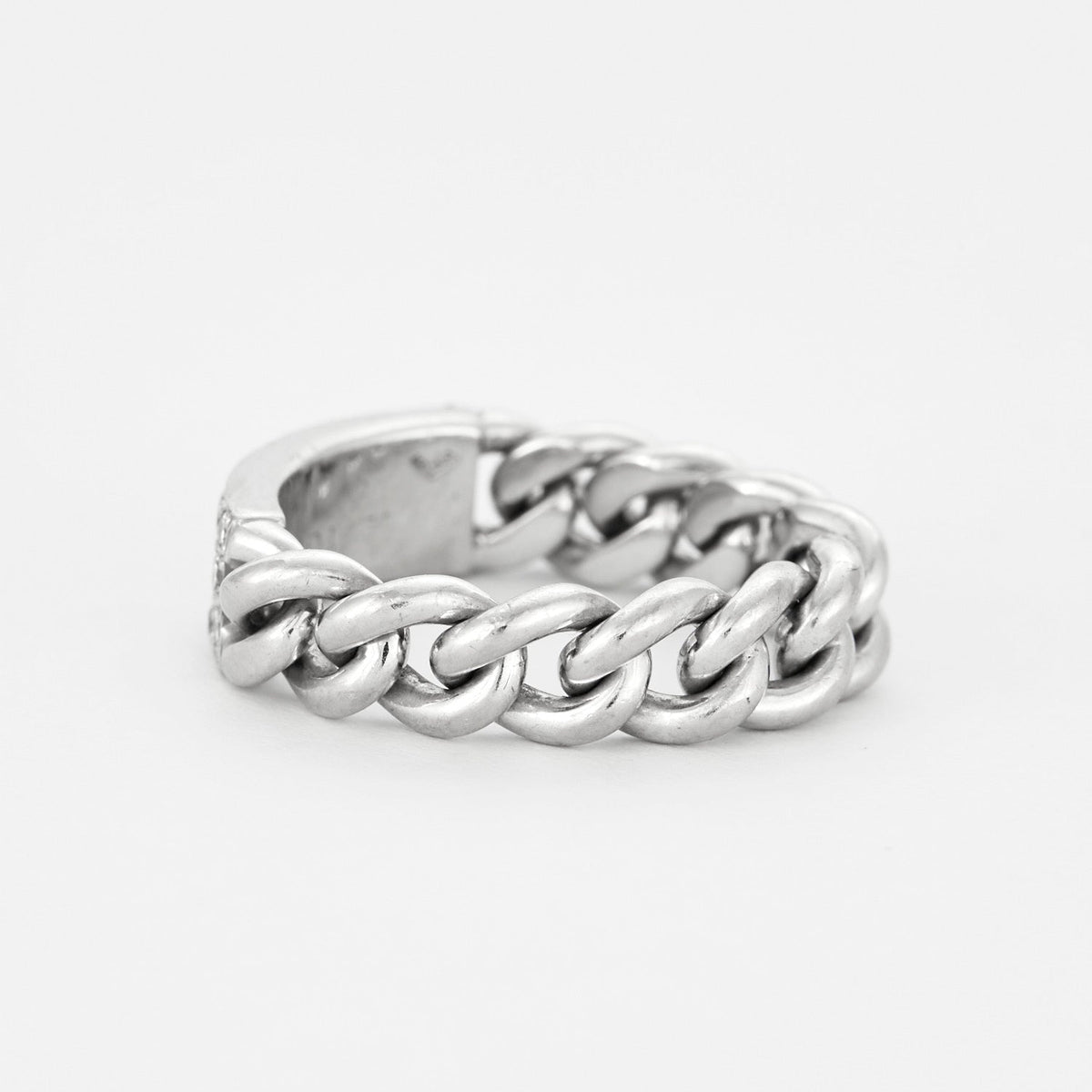DIOR - Bague  "Gourmette", or gris et diamants.