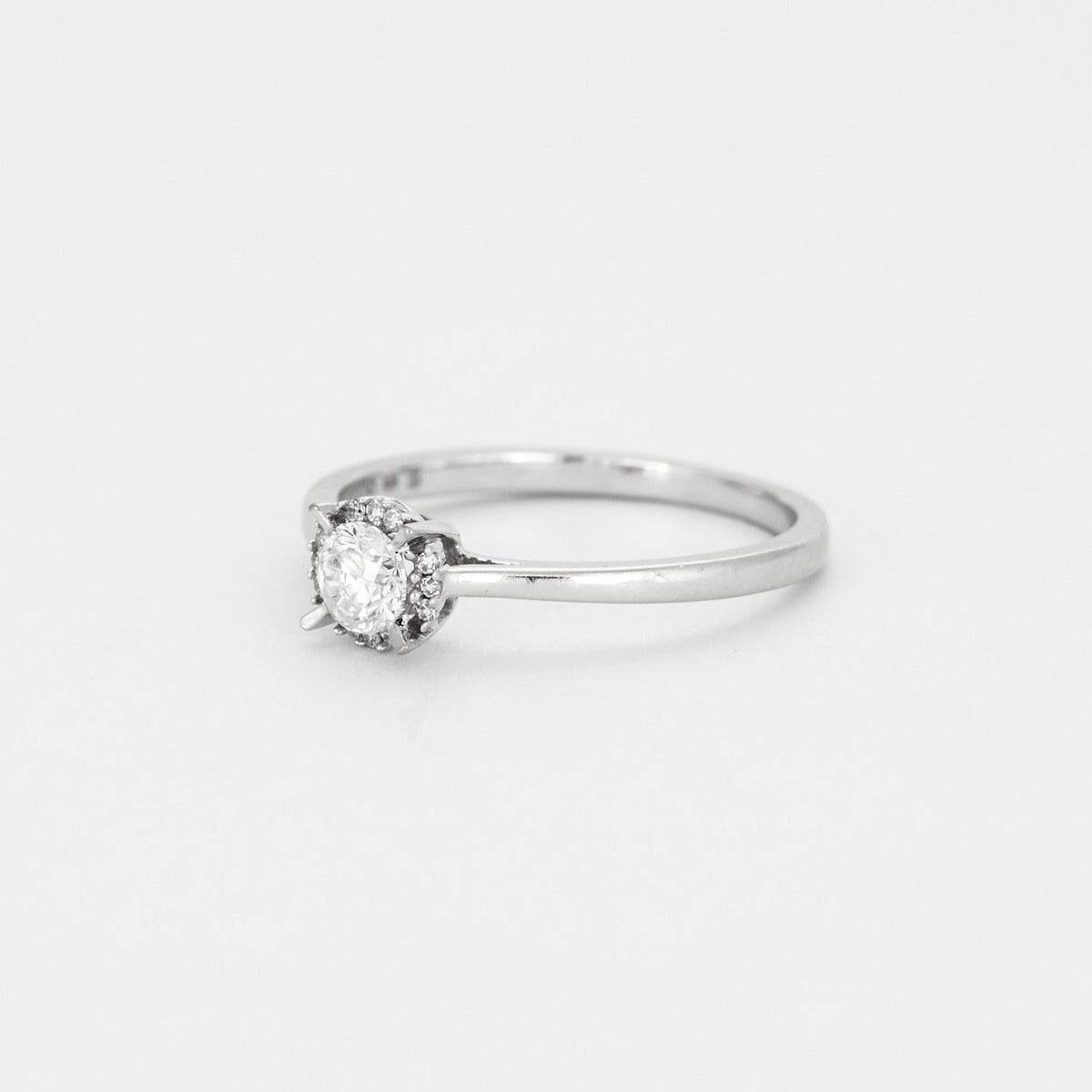Bague solitaire en or gris et diamant