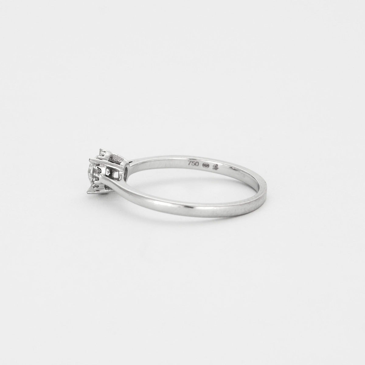 Bague solitaire en or gris et diamant