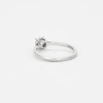 Bague solitaire en or gris et diamant