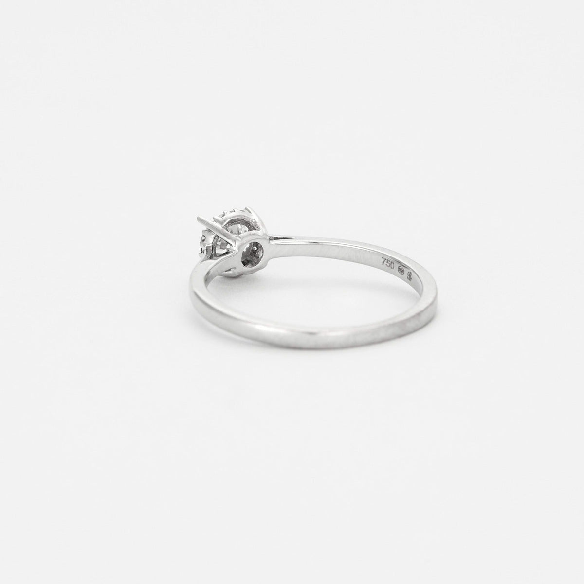 Bague solitaire en or gris et diamant
