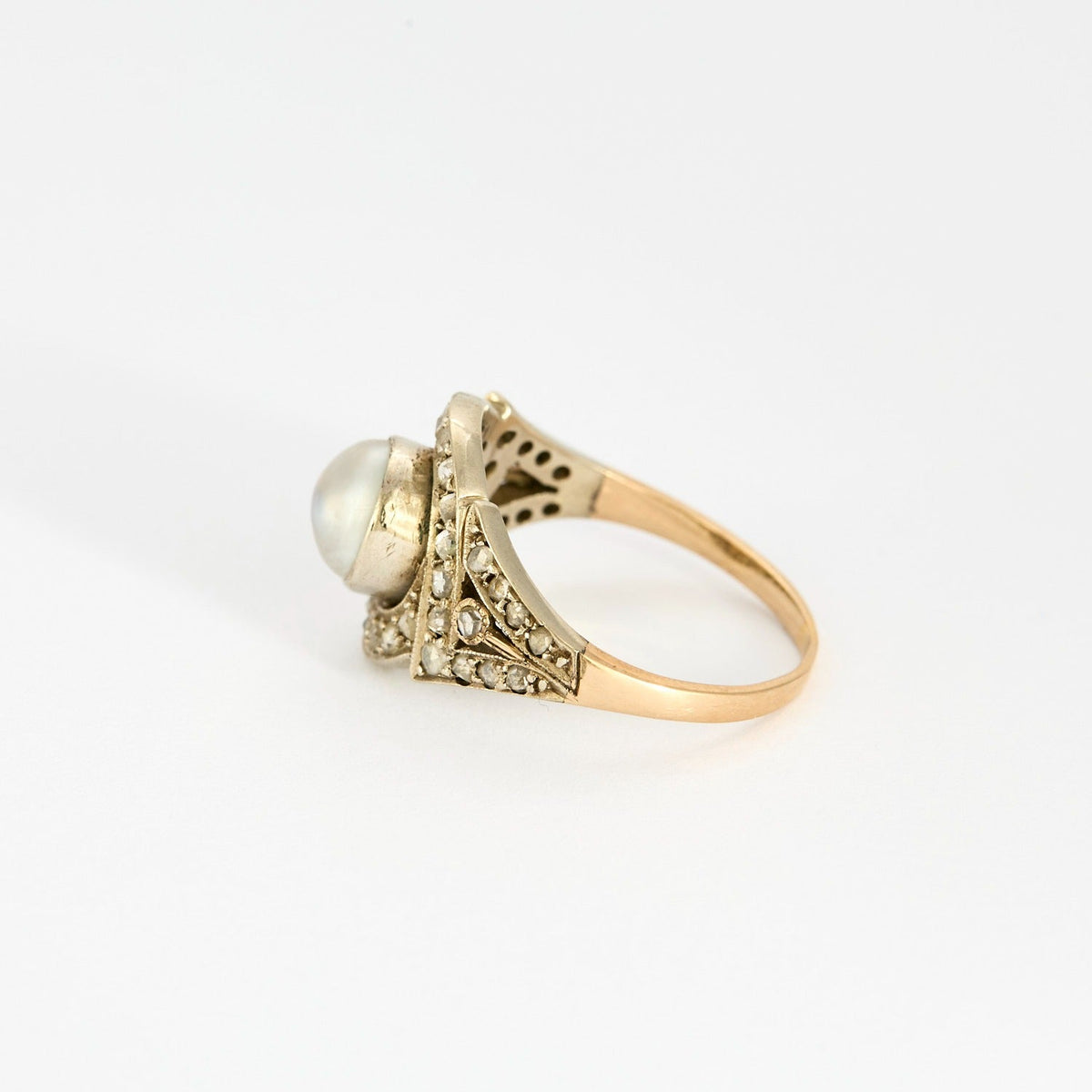 Bague Art déco, deux ors, perle bouton et diamants