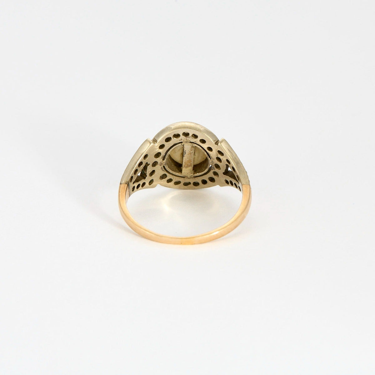 Bague Art déco, deux ors, perle bouton et diamants