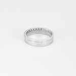 Bague demi-alliance en or blanc et diamants
