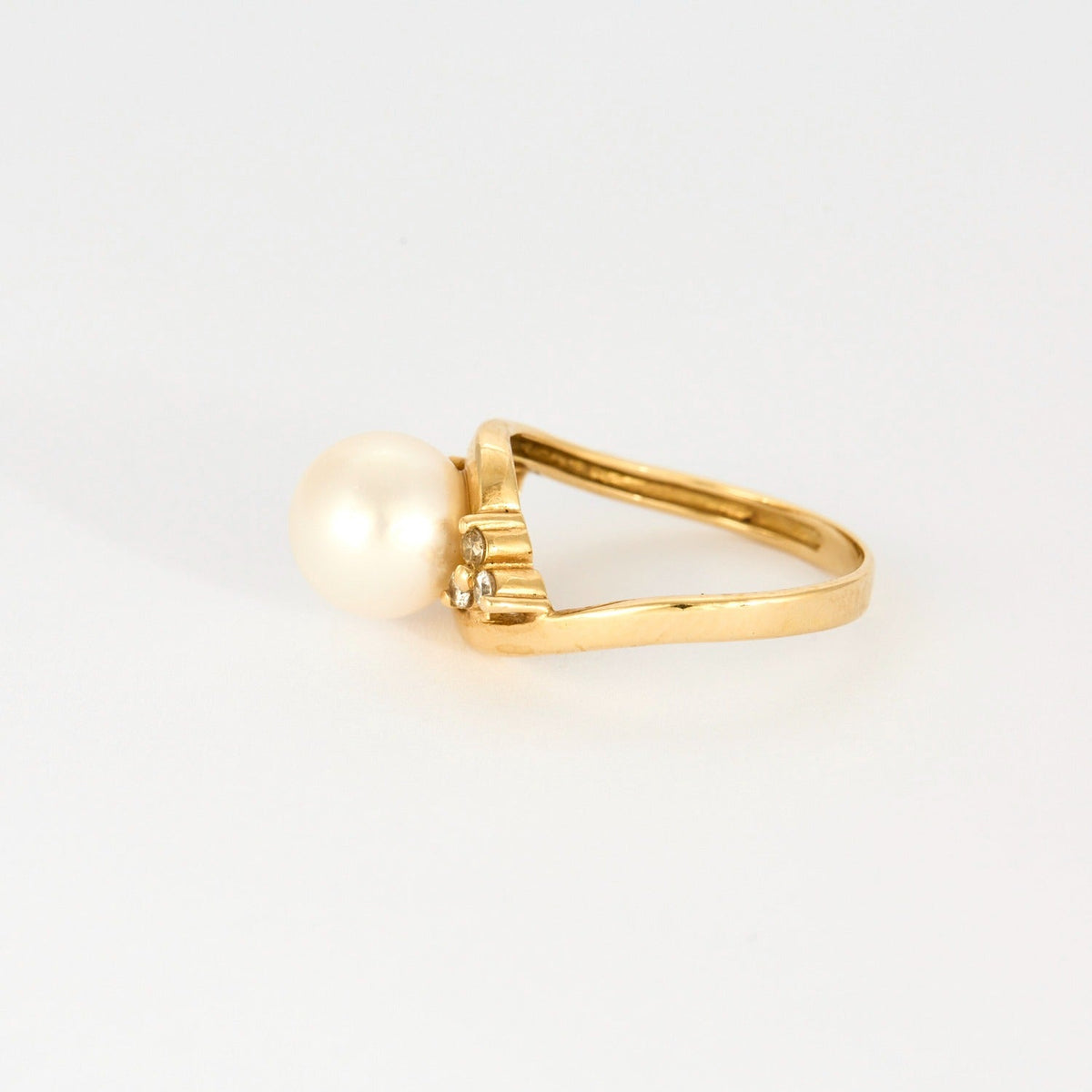 Bague en or jaune, perle de culture et diamants