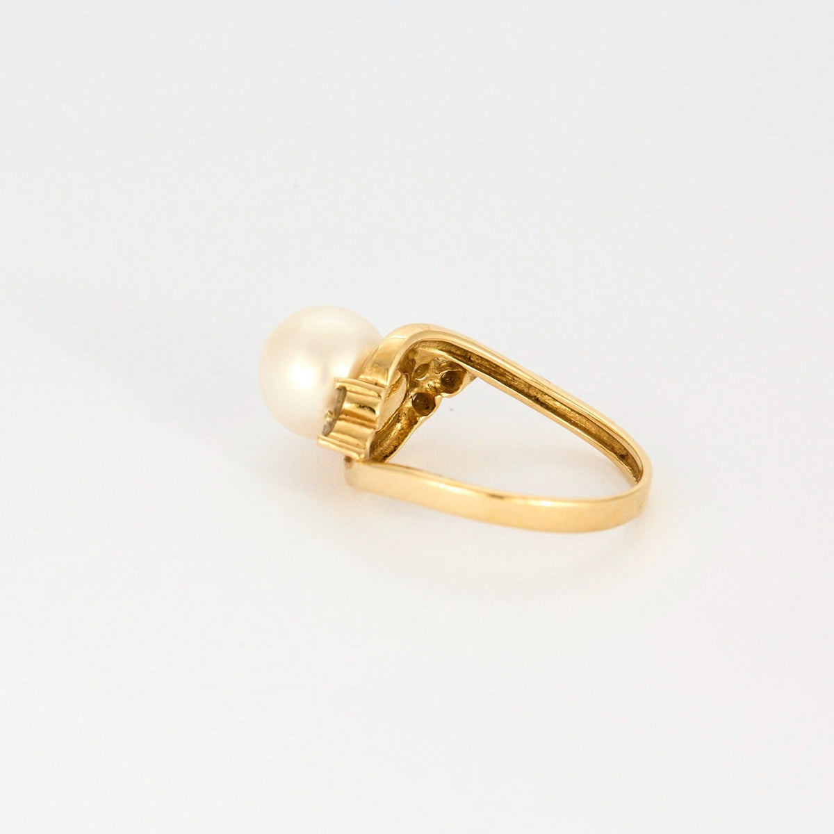 Bague en or jaune, perle de culture et diamants
