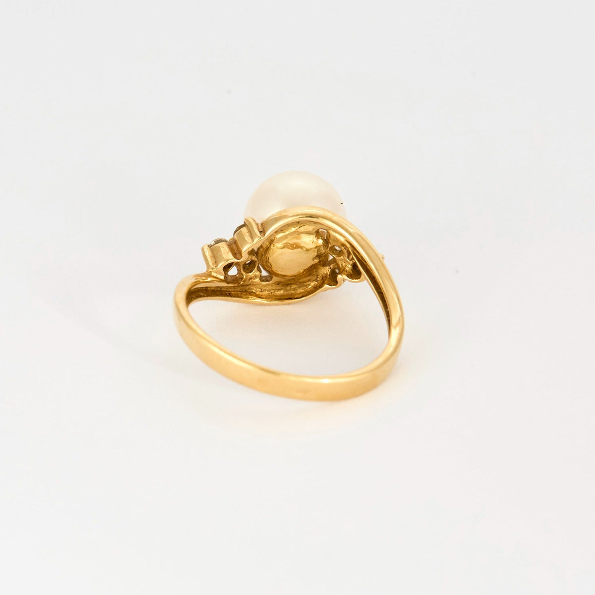 Bague en or jaune, perle de culture et diamants