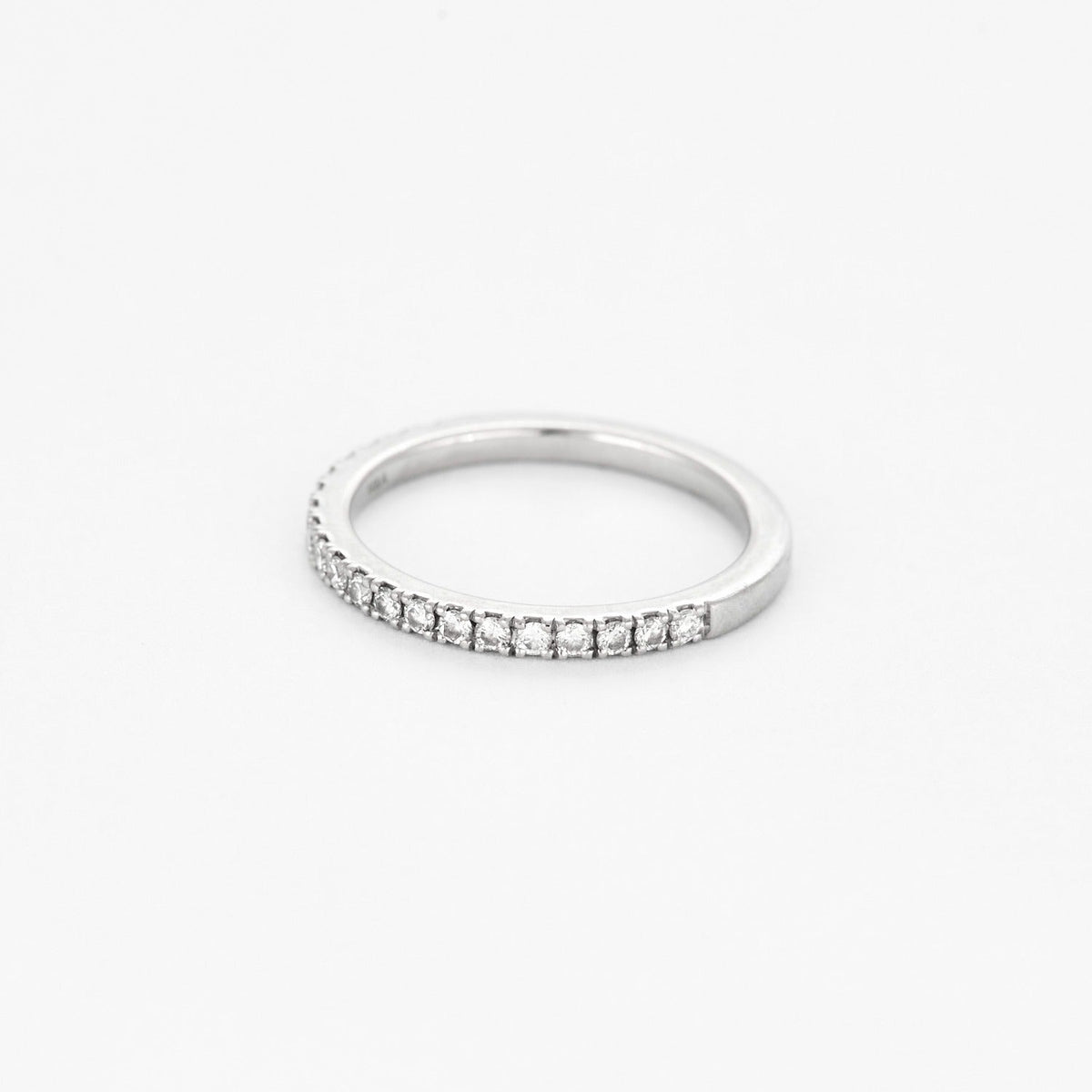 DE BEERS - Demie alliance en platine et diamants