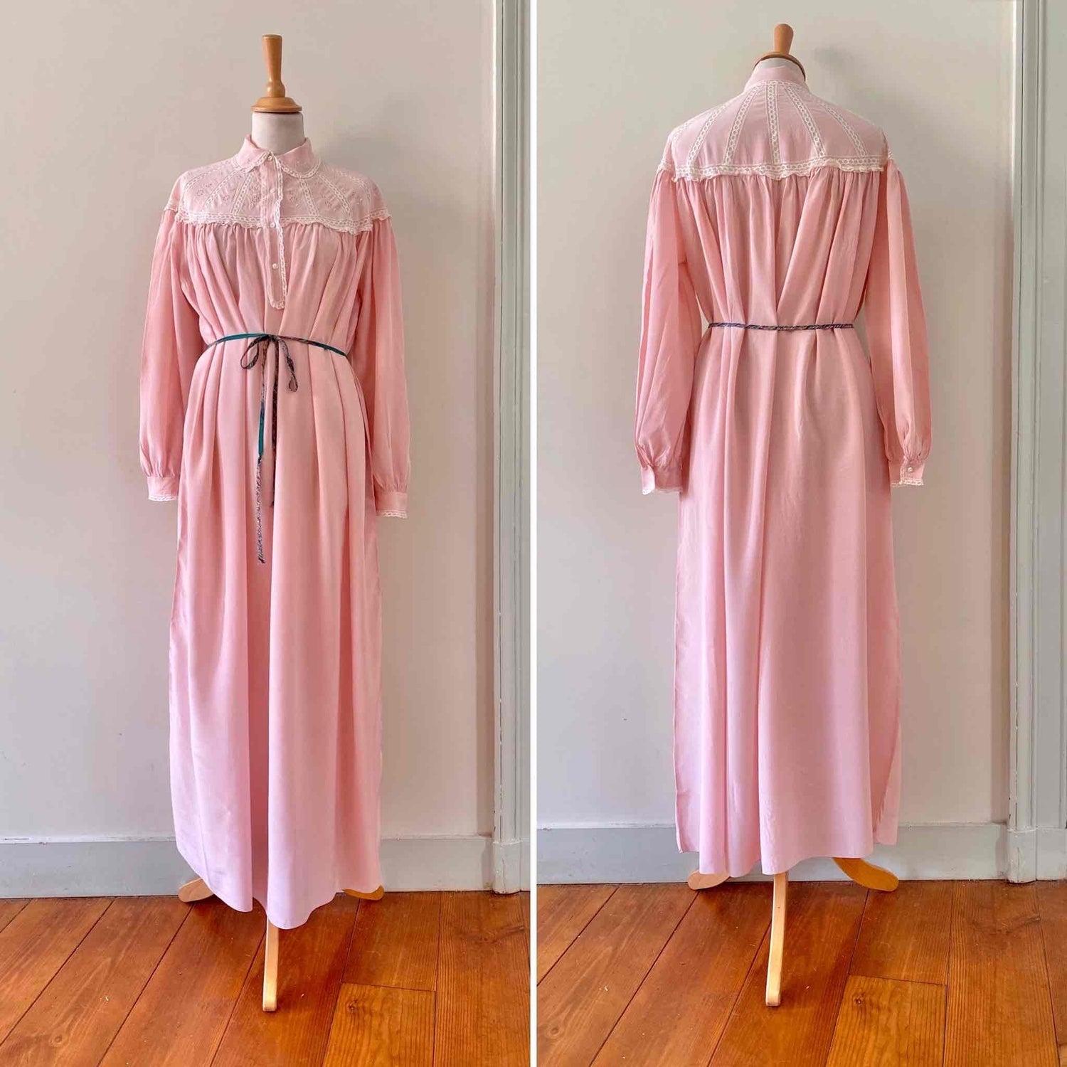 Nuisette en soie brodée