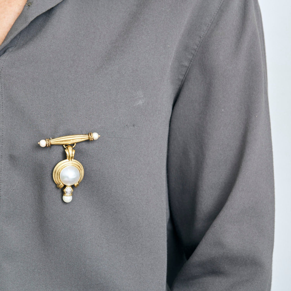 Broche en or jaune et perles de culture