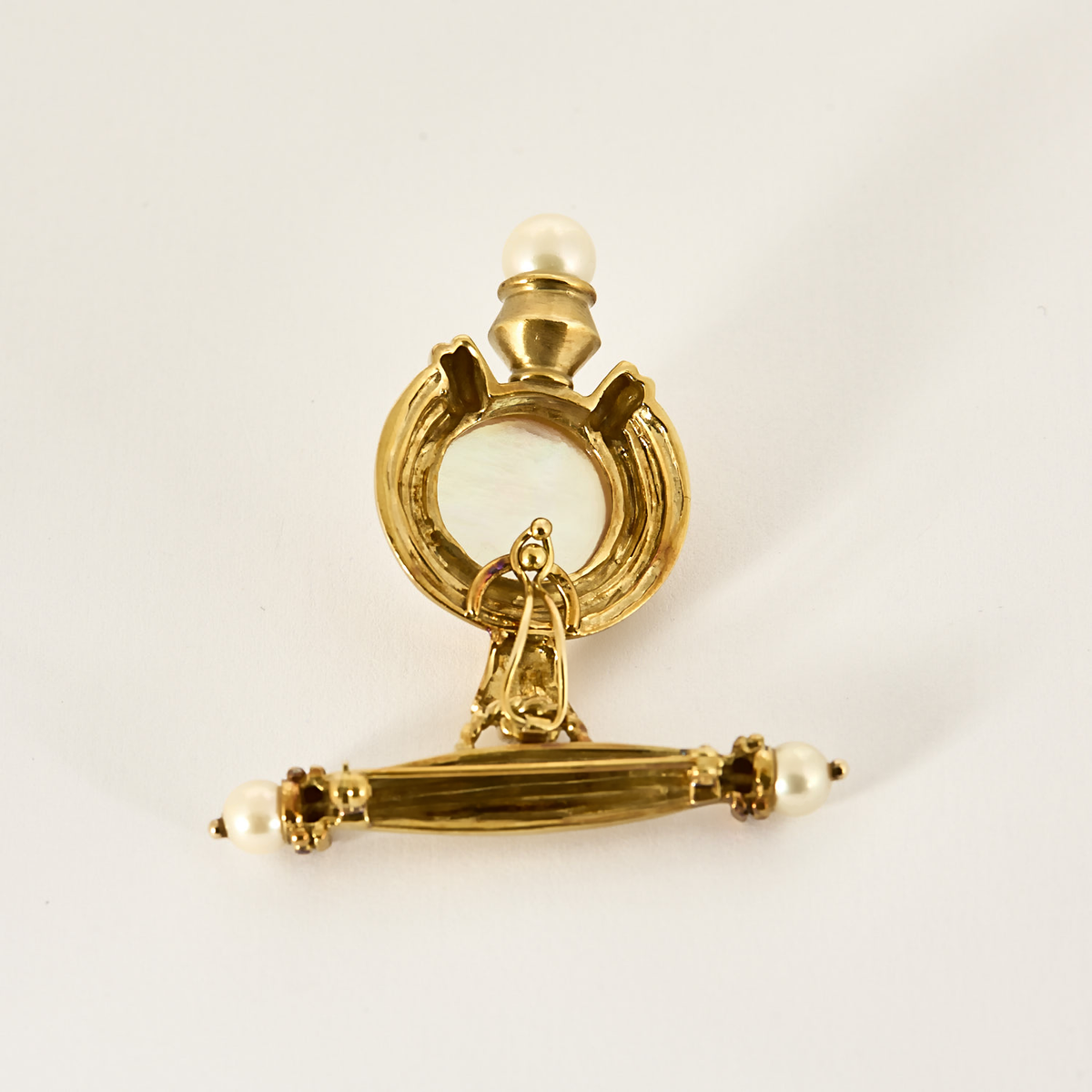 Broche en or jaune et perles de culture