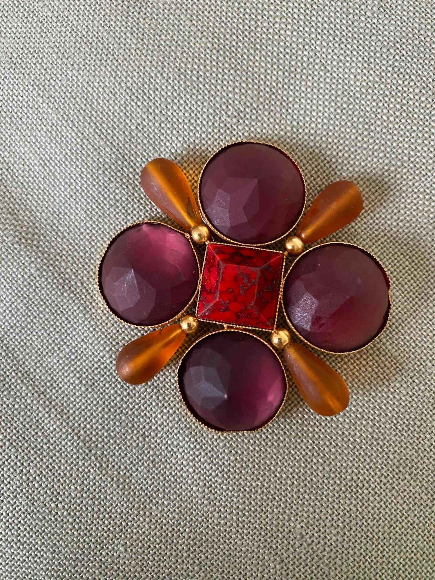 Boucles d’oreilles Yves Saint Laurent