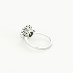 Bague marguerite en or blanc, émeraude et diamants