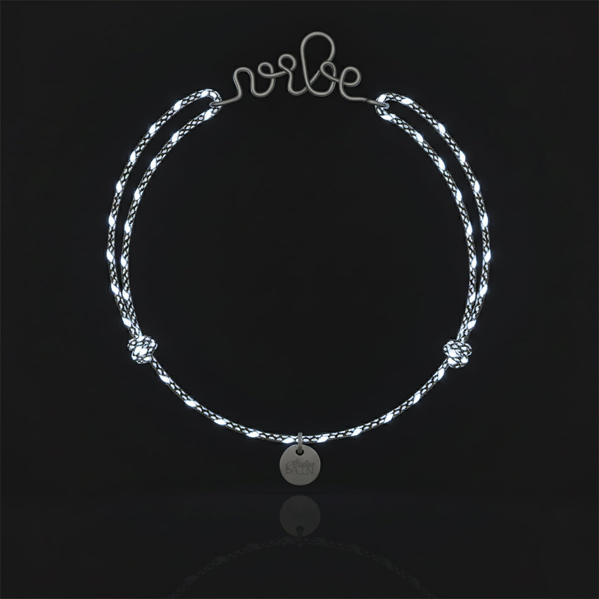 Bracelet Cordon Réfléchissant Personnalisé porté au poignet — argent sterling 925 livraison soigneuse garantie