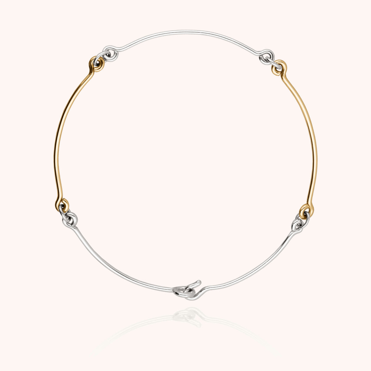 Bracelet masculin Peter porté au poignet, design contemporain sophistiqué