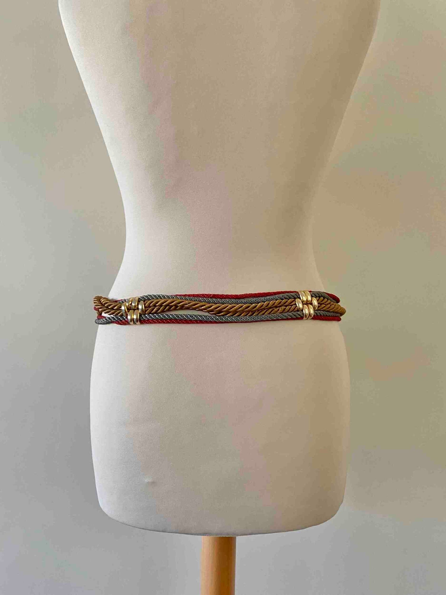 Belt made of braid trim