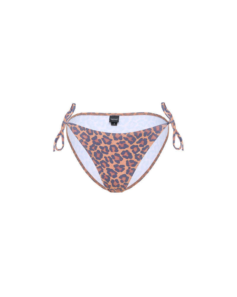 Culotte à lacets Attachante Léopard Tropical – Tatiane de Freitas – culotte avec des liens ajustables, coupe échancrée, motif léopard, tissu Oeko-Tex haut de gamme, maillot de bain brésilien, marque créateur française Lyon 