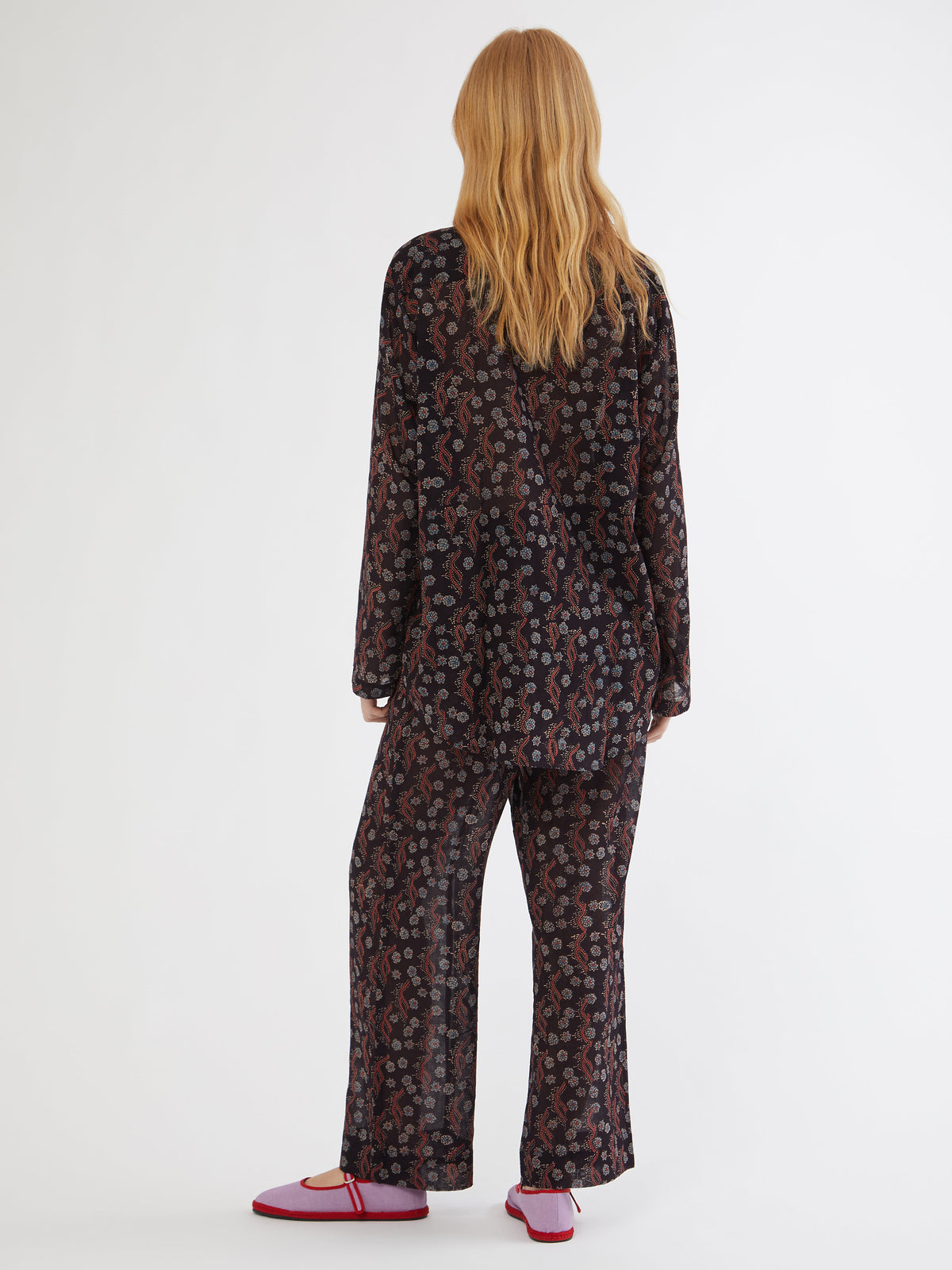 HANDMADE, HANDMADE IN INDIA, MADE IN INDIA, 100% SILK, BLOCK PRINT, ARTISANAL PRINTING, FATTO A MANO, PIGIAMA LOOK, PANTALONI DI COTONE, PANTALONI ESTIVI, SUMMER PANTS, SUMMER SET, COTTON SET, COTTON SHIRT, CAMICIA DI COTONE, COLLO ALLA COREANA, MANDARIN COLLAR SHIRT, FABRIC TOGGLE BUTTONS, BOTTONI DI TESSUTO