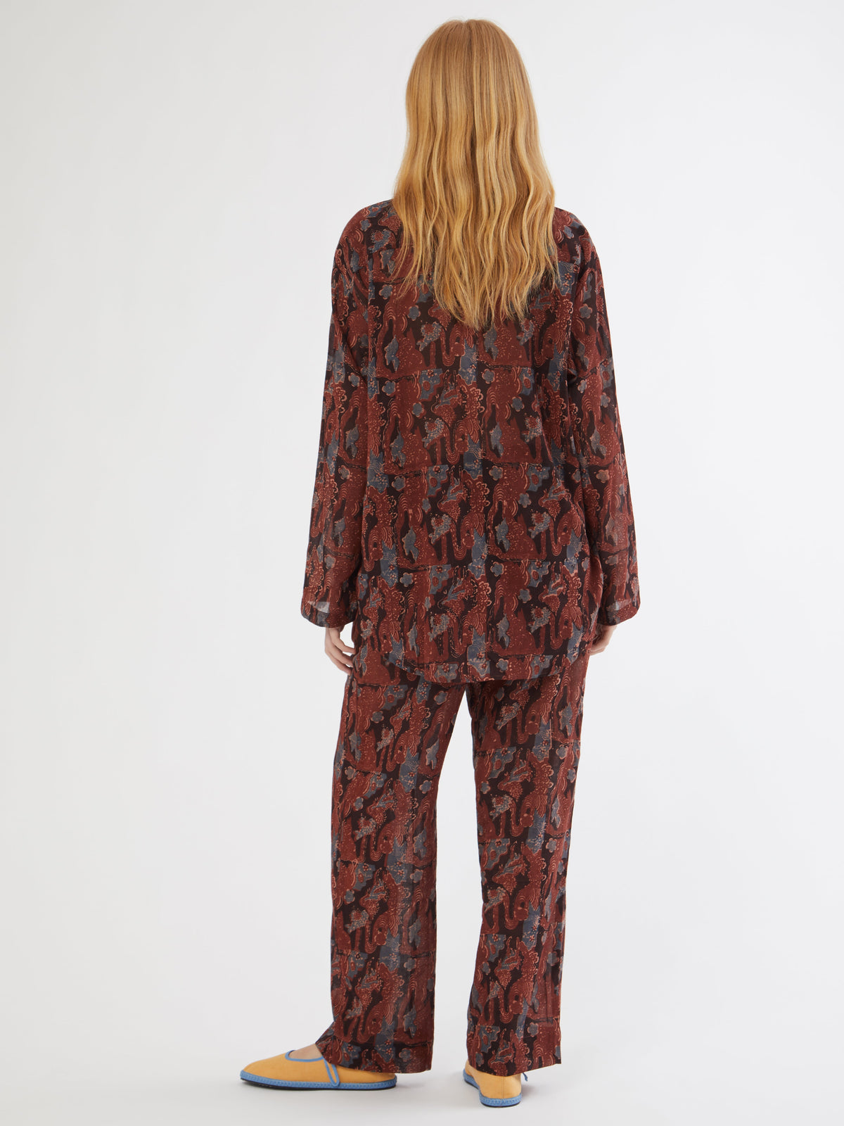 HANDMADE, HANDMADE IN INDIA, MADE IN INDIA, 100% SILK, BLOCK PRINT, ARTISANAL PRINTING, FATTO A MANO, PIGIAMA LOOK, PANTALONI DI COTONE, PANTALONI ESTIVI, SUMMER PANTS, SUMMER SET, COTTON SET, COTTON SHIRT, CAMICIA DI COTONE, COLLO ALLA COREANA, MANDARIN COLLAR SHIRT, FABRIC TOGGLE BUTTONS, BOTTONI DI TESSUTO