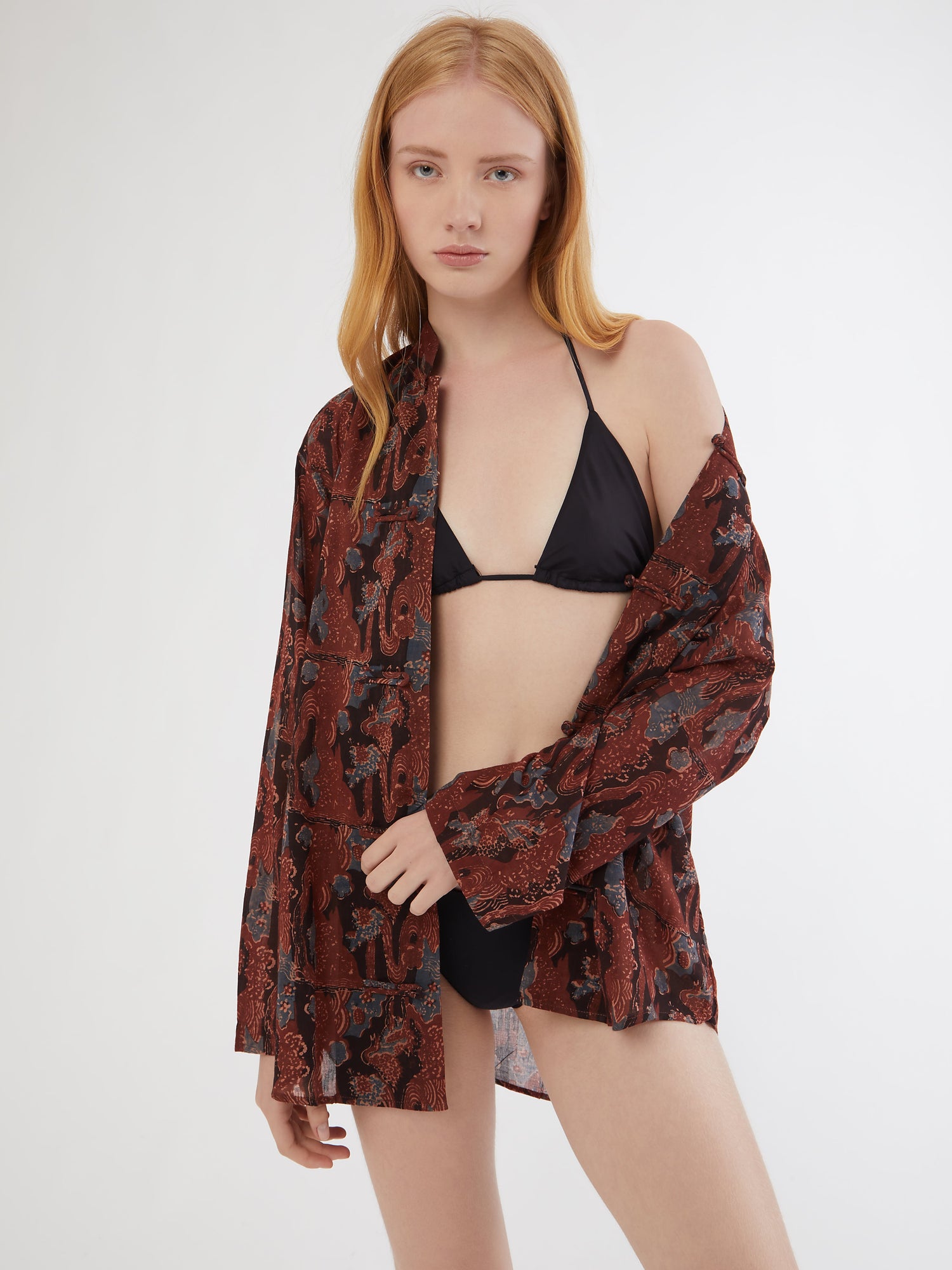 HANDMADE, HANDMADE IN INDIA, MADE IN INDIA, 100% SILK, BLOCK PRINT, ARTISANAL PRINTING, FATTO A MANO, PIGIAMA LOOK, PANTALONI DI COTONE, PANTALONI ESTIVI, SUMMER PANTS, SUMMER SET, COTTON SET, COTTON SHIRT, CAMICIA DI COTONE, COLLO ALLA COREANA, MANDARIN COLLAR SHIRT, FABRIC TOGGLE BUTTONS, BOTTONI DI TESSUTO