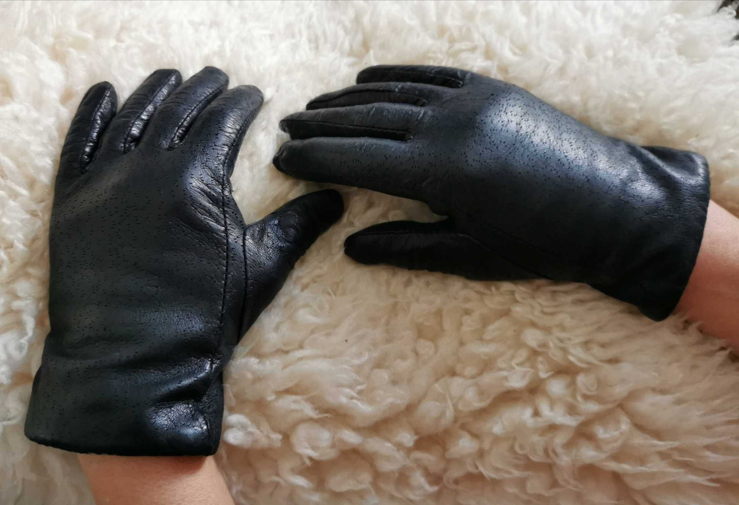 Leather gloves