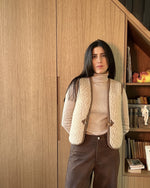 Gilet-sans-manche-mouton-femme-maison-face