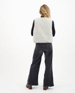 Gilet-sans-manche-mouton-gris-dos