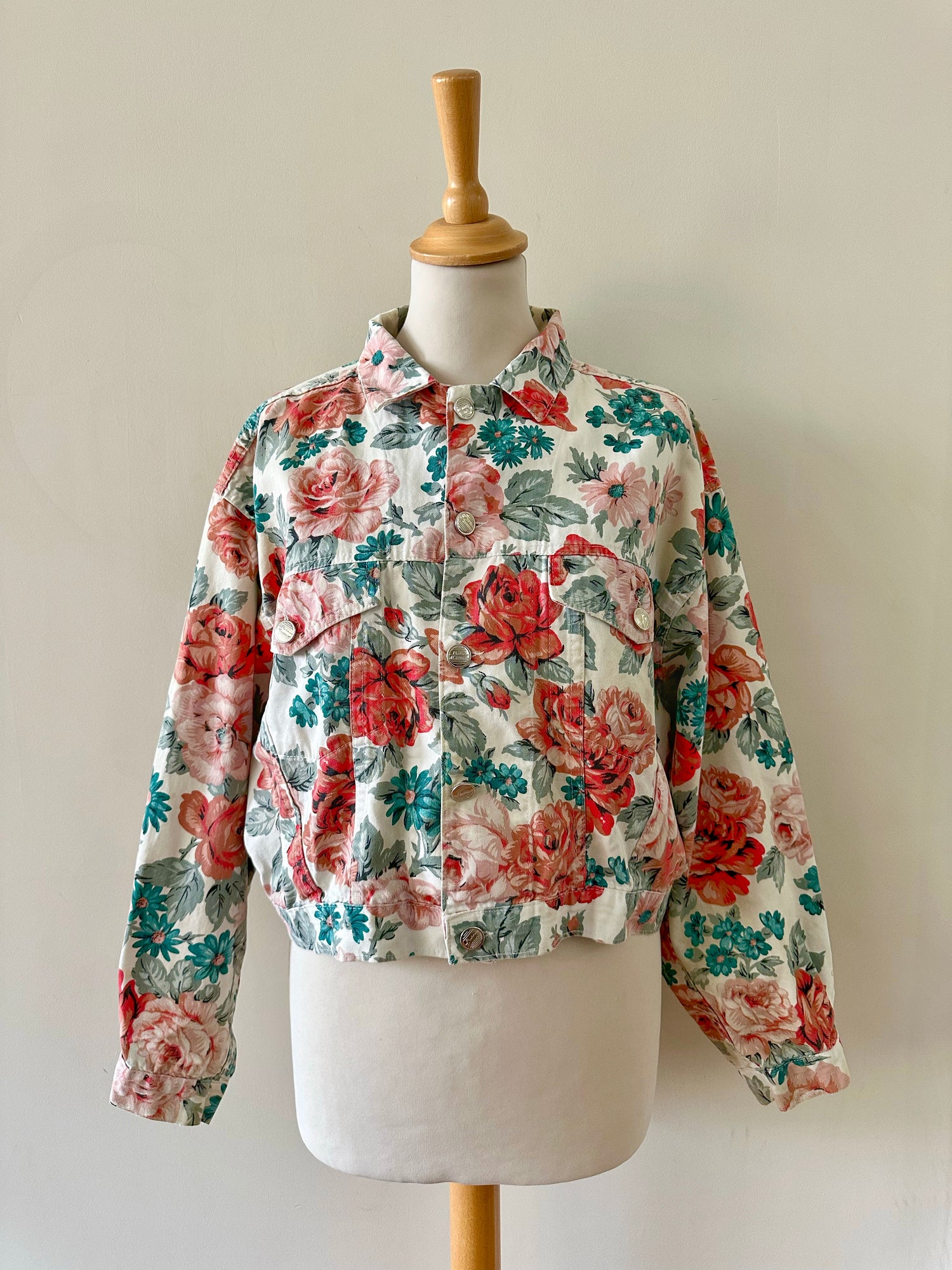 Blouson jean à fleurs