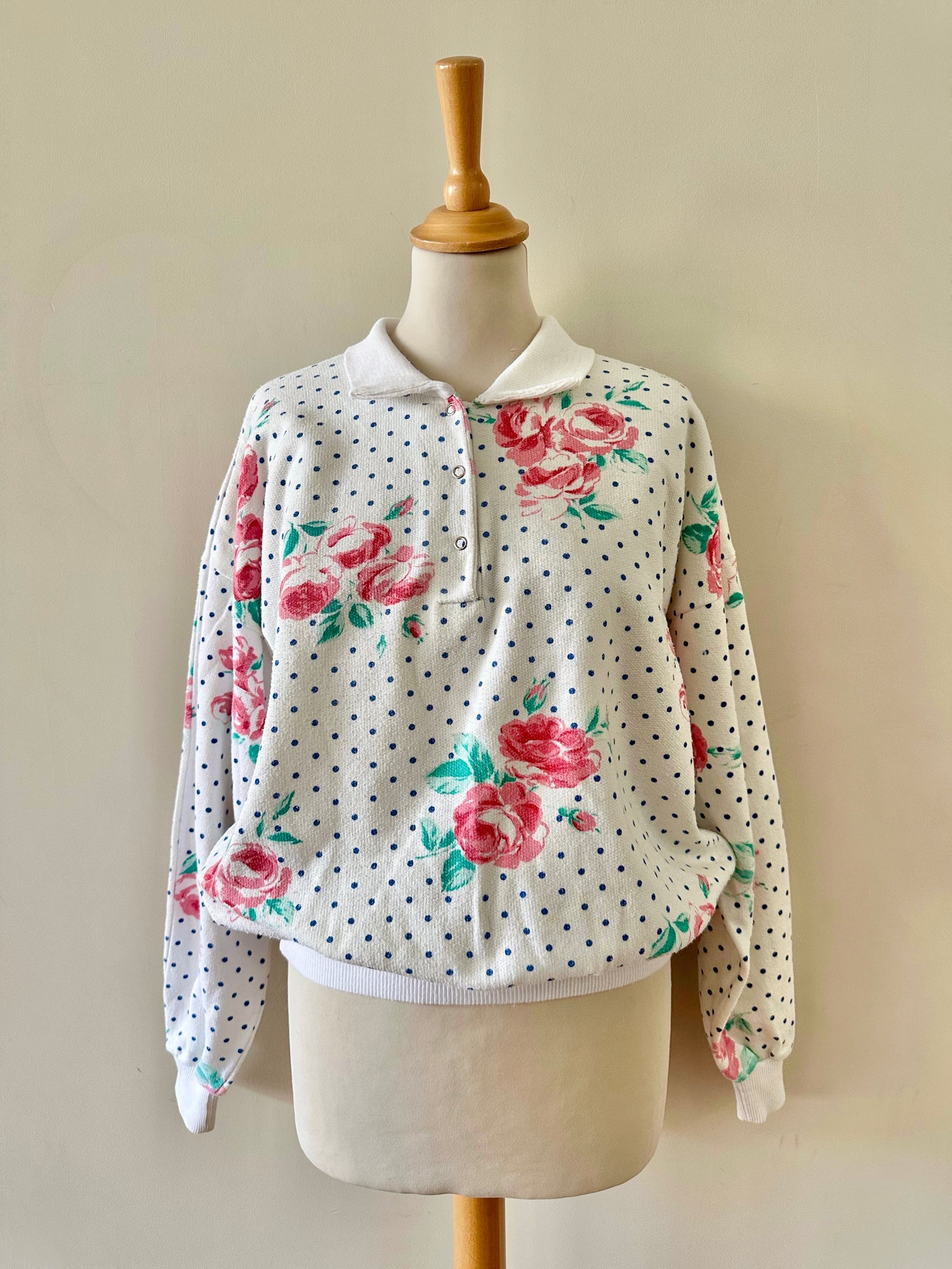 Sweat à fleurs et pois