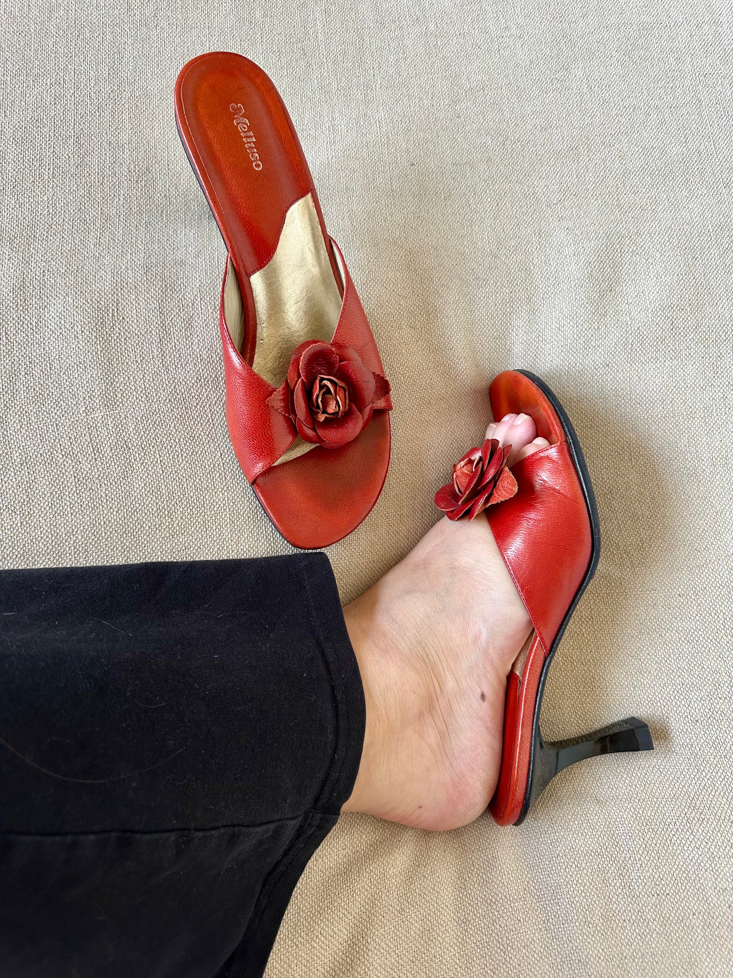 Mules à fleurs en cuir