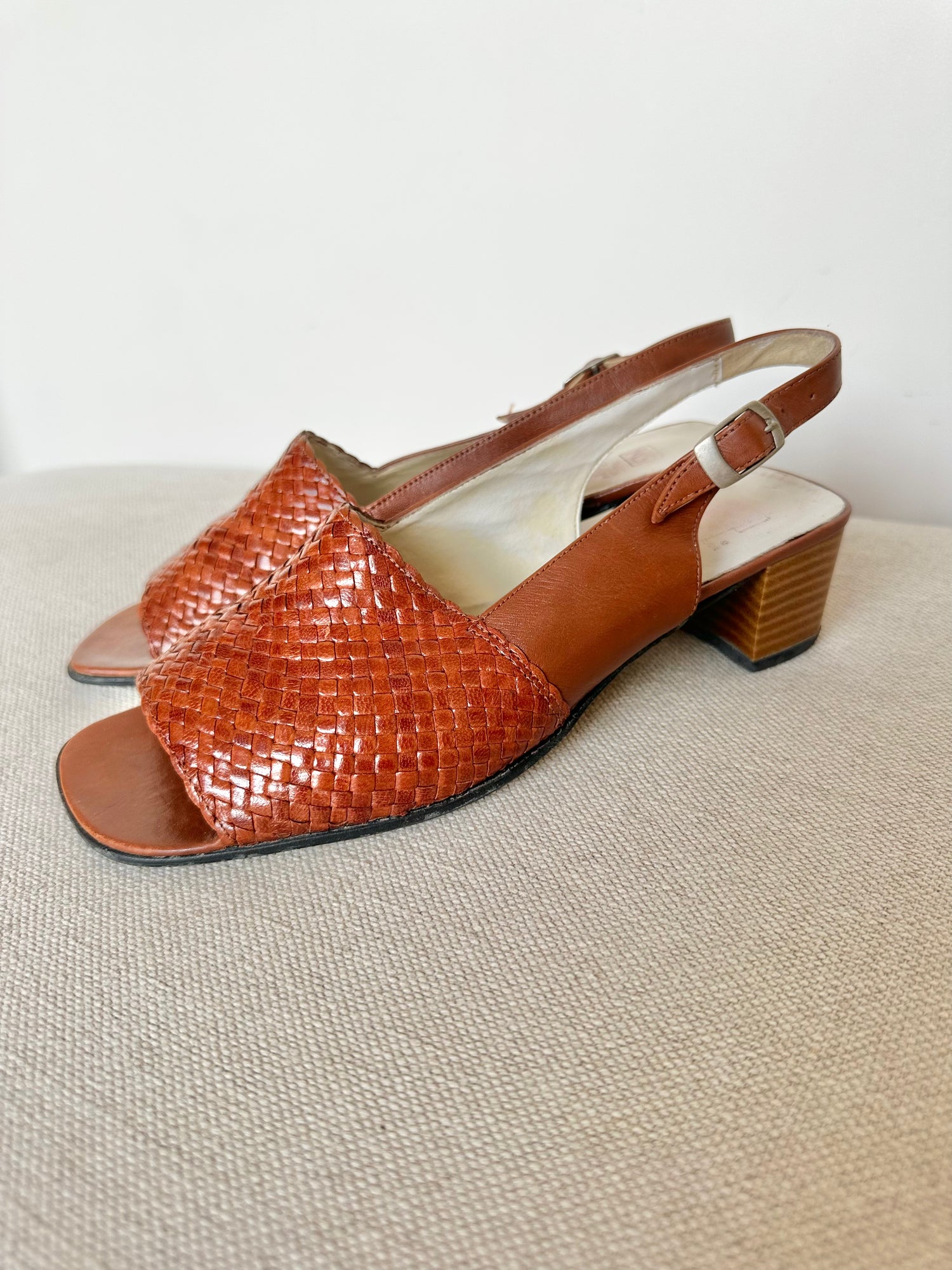 Sandales talons en cuir tressé