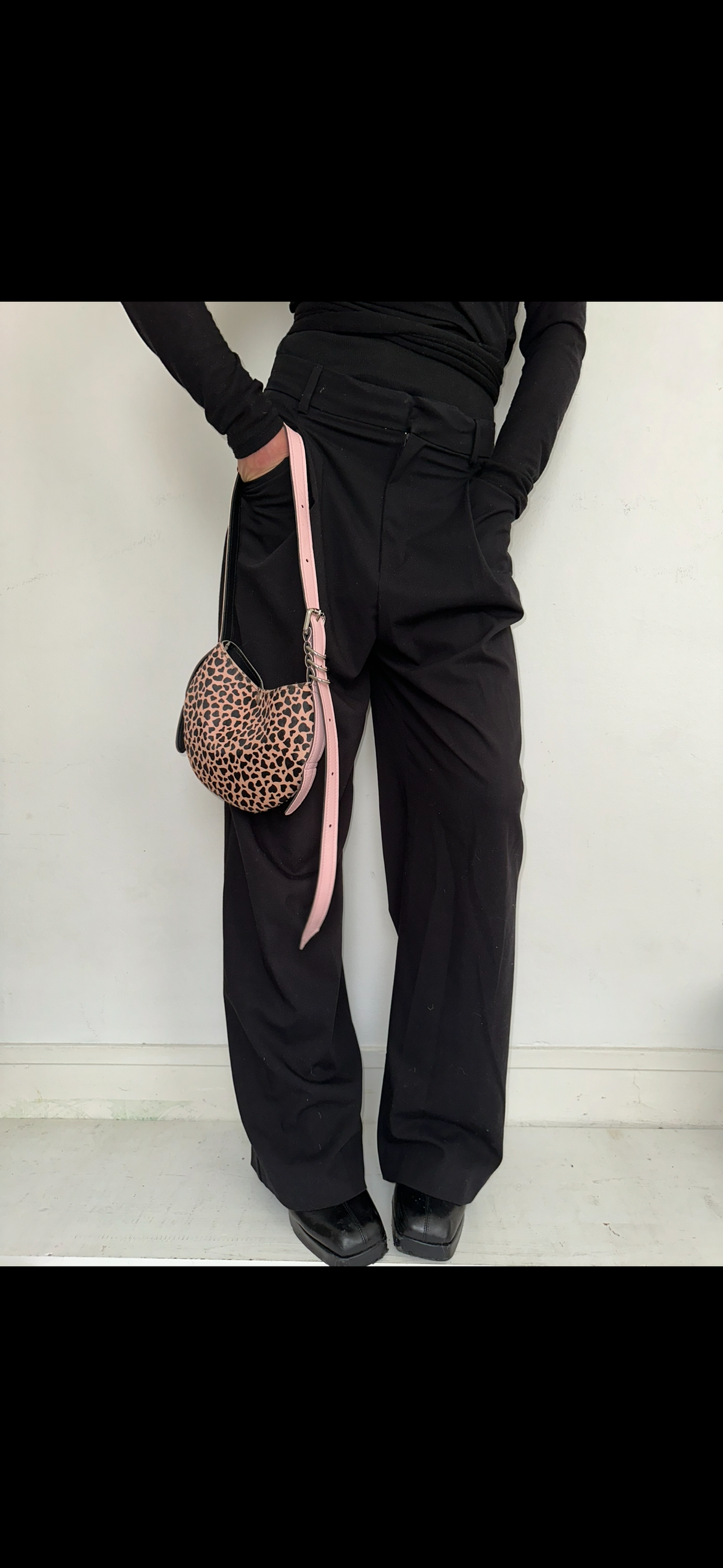 Mini Sac En Veau Imprimé Coeur Style Léopard Rose/Noir Et Anse En Cuir Rose