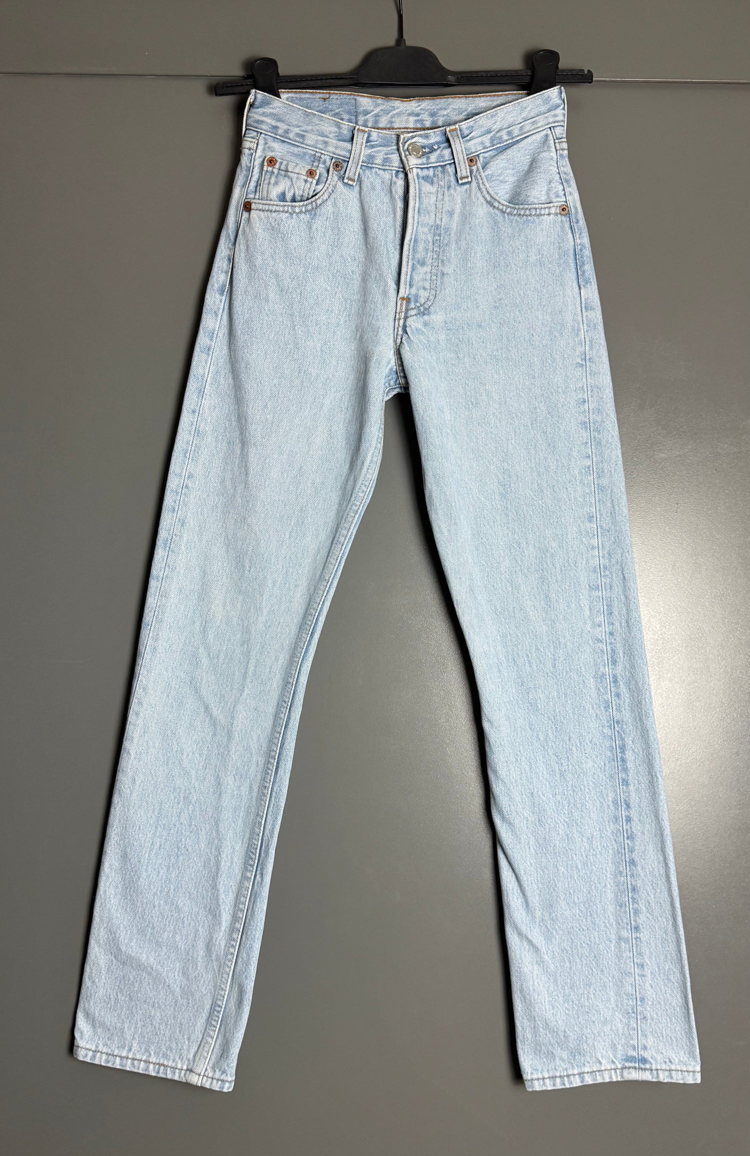 Jean Levis' 501 W24 L30