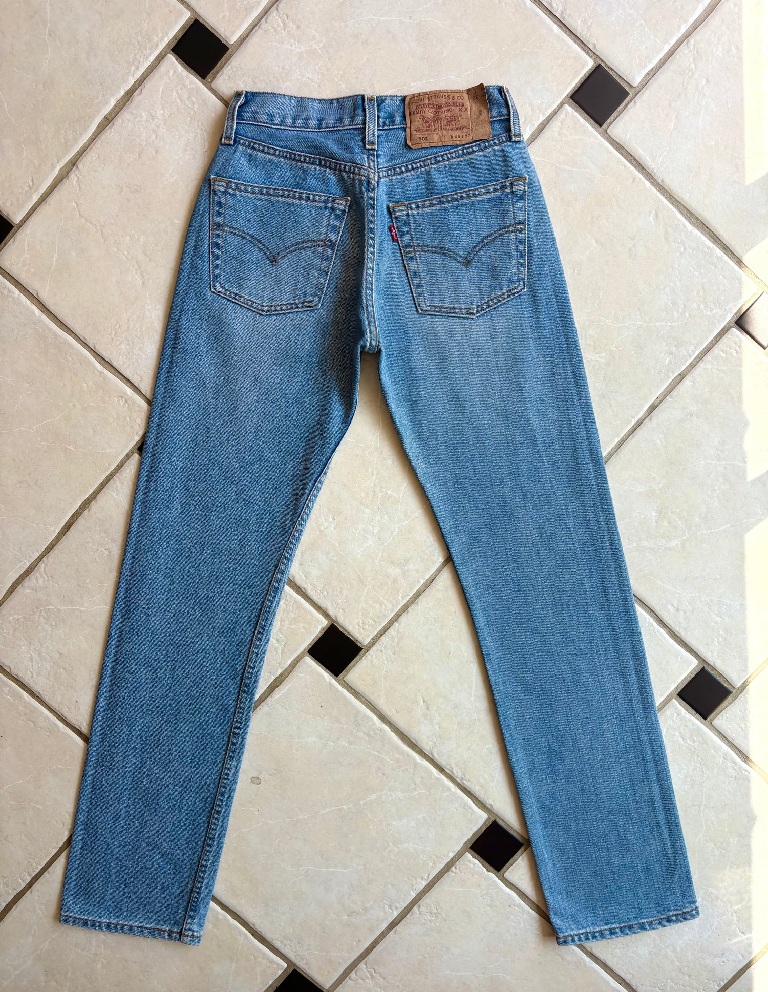 Jean Levi's 501 W26 L32