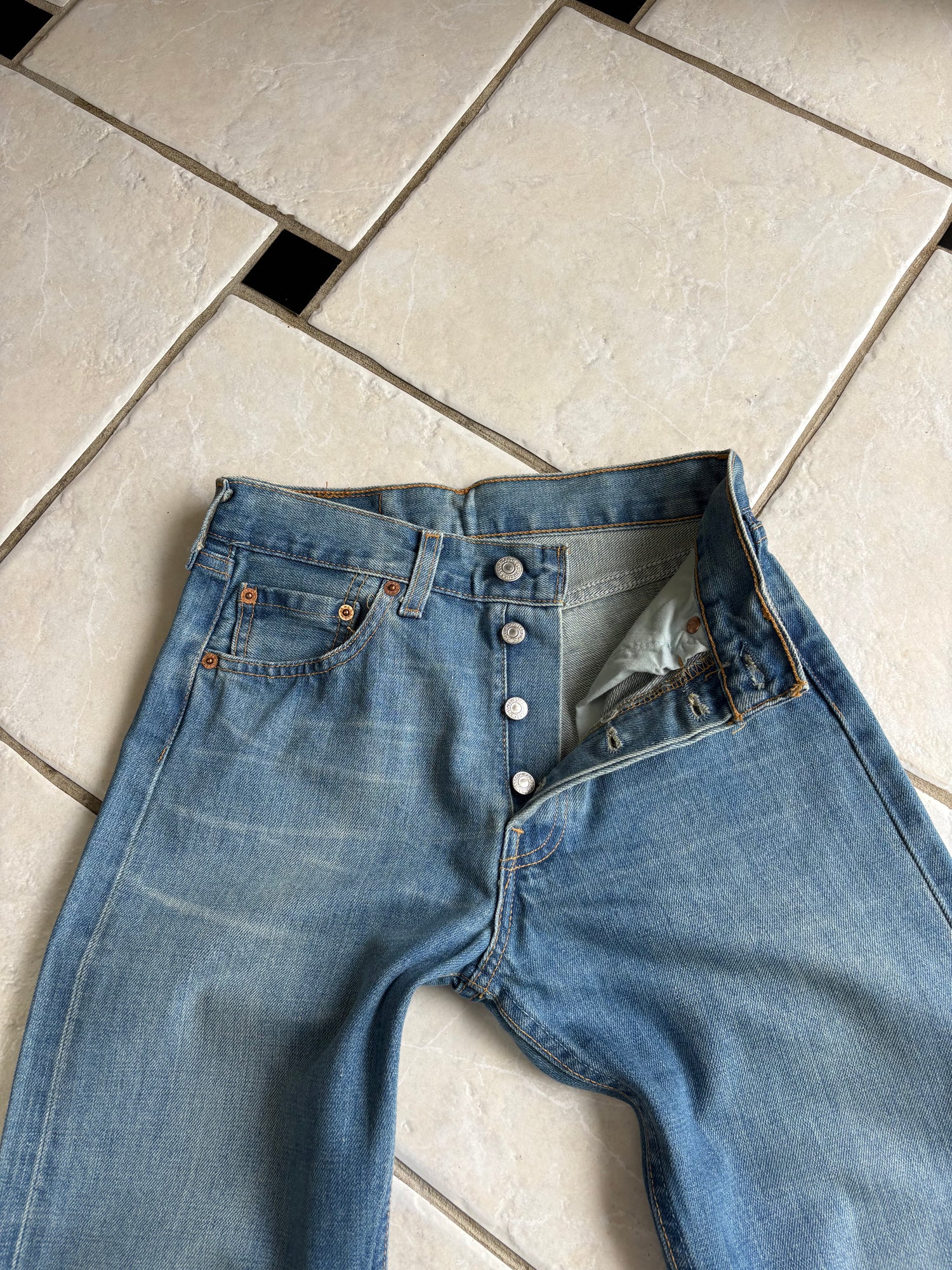 Jean Levi’s 501  W27 L34