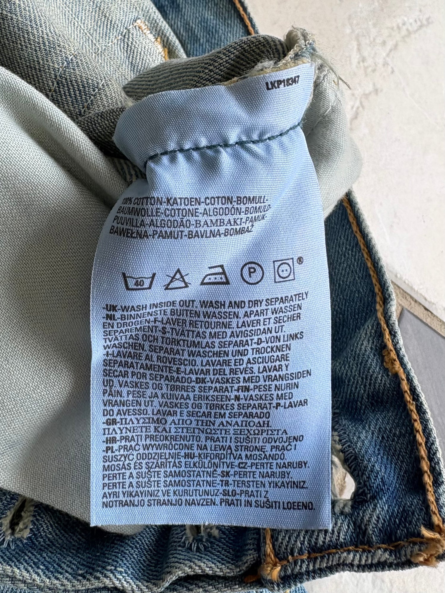 Jean Levi’s 501  W27 L34