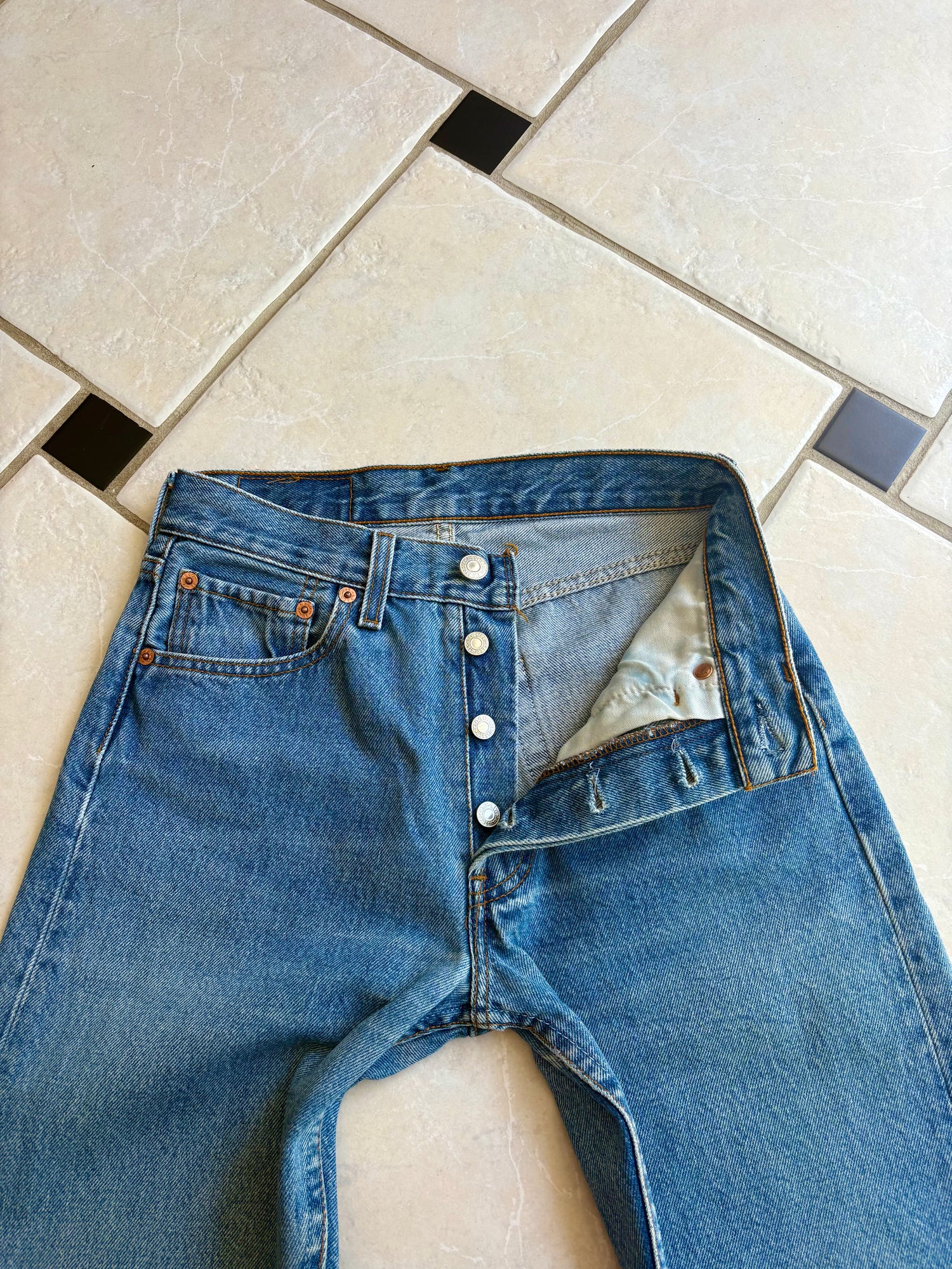 Jean Levi's 501 W27 L30