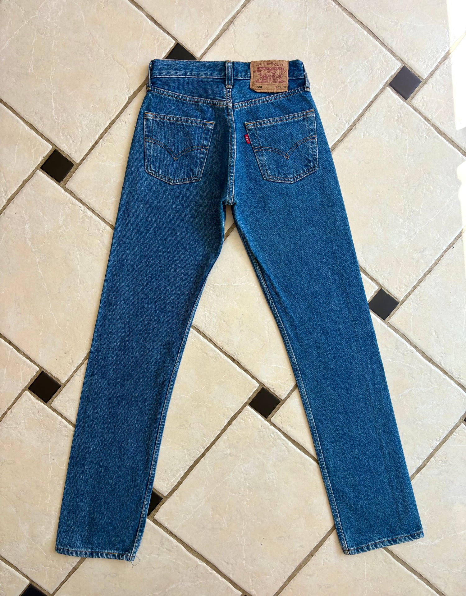 Jean Levi's 501 W25 L32