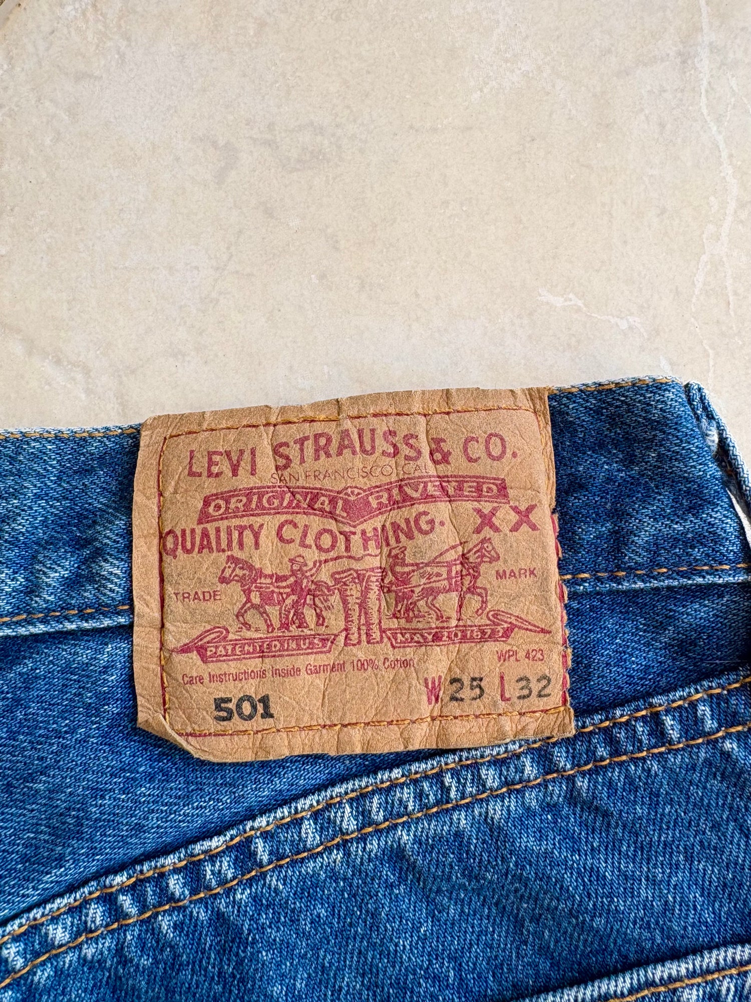 Jean Levi's 501 W25 L32