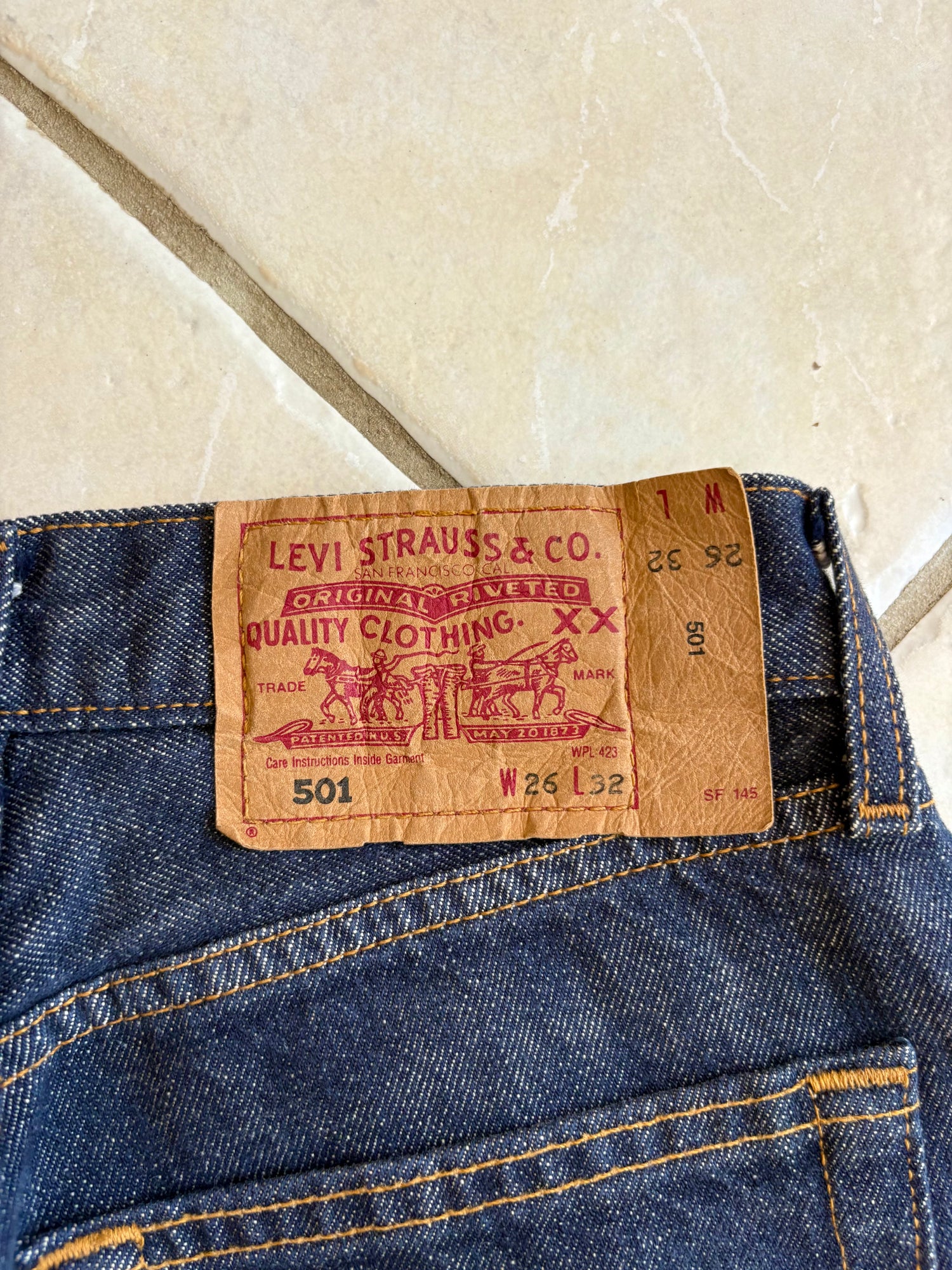 Jean Levi's 501  W26 L32