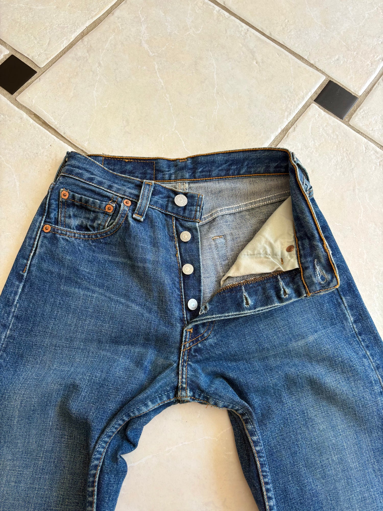 Jean Levi's 501 W25 L32