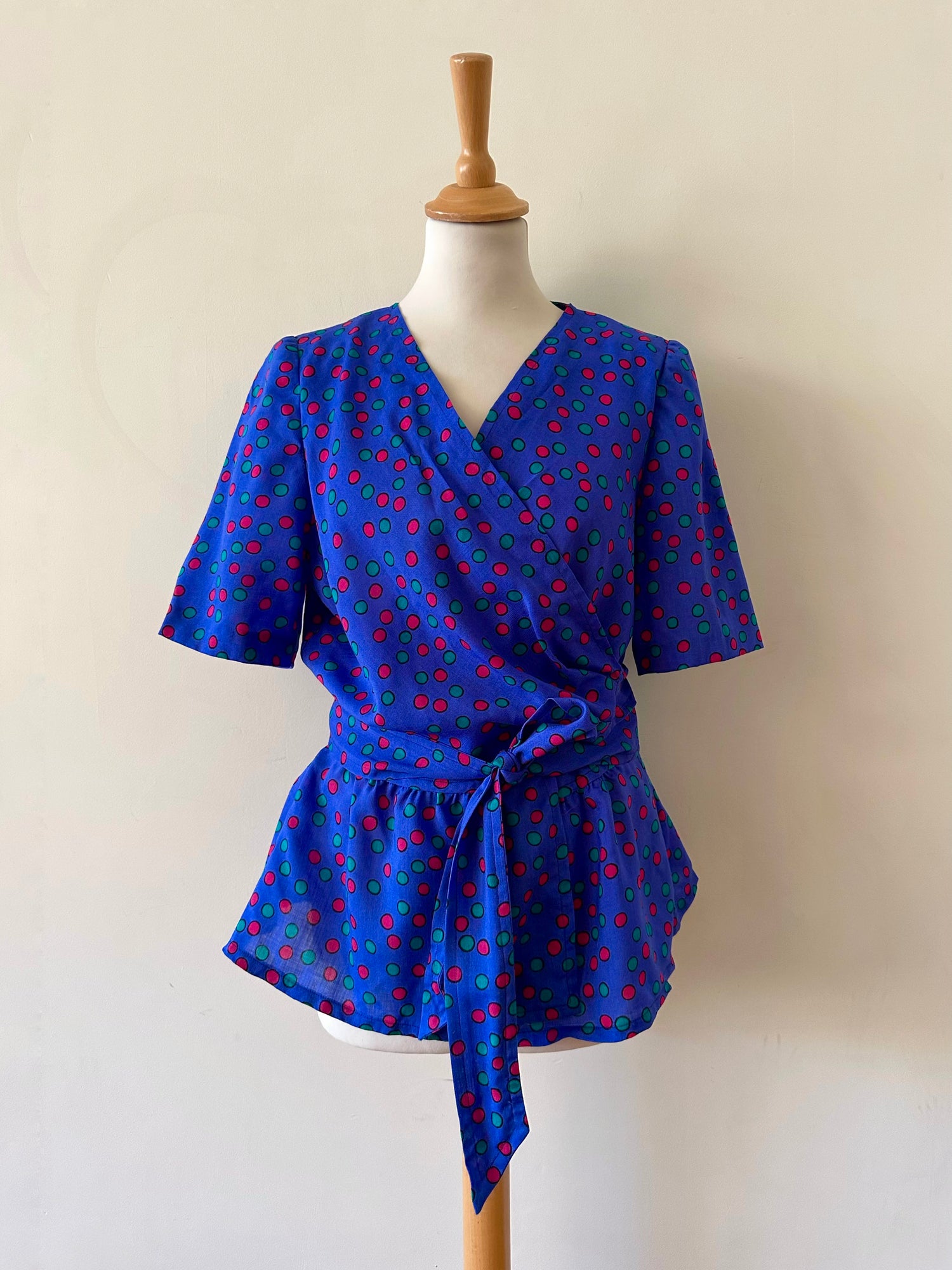 Blouse cache-coeur à pois