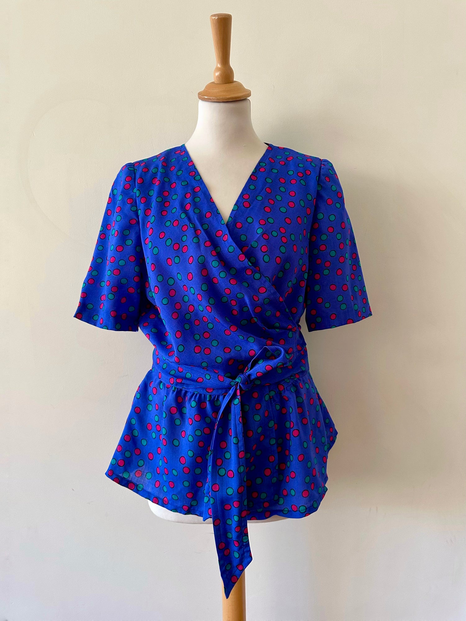 Blouse cache-coeur à pois