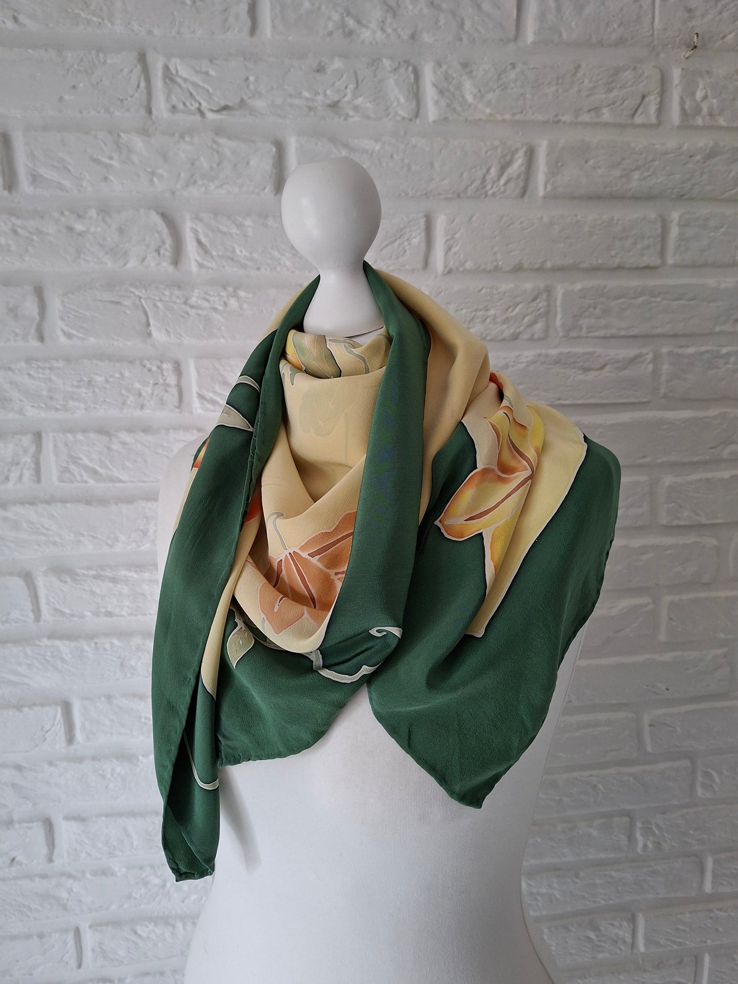 Carré en soie à fleurs