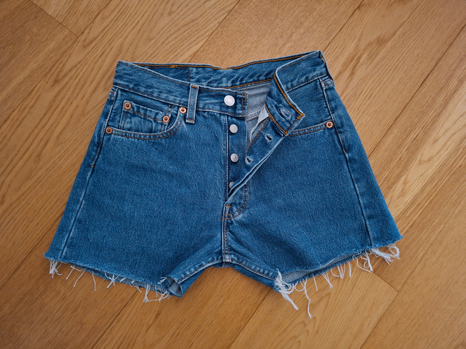 Short Levi's 501
